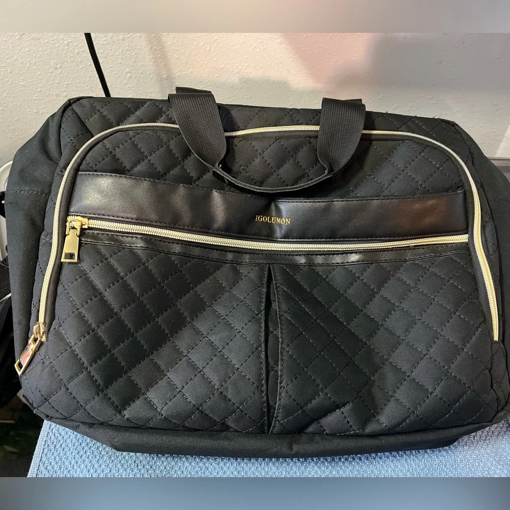 Black Quilted 15.6